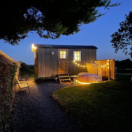 הוילה קאבן Sheelin Huts Blue, Hot-Tub Available From 1St April Until 1St November מראה חיצוני תמונה