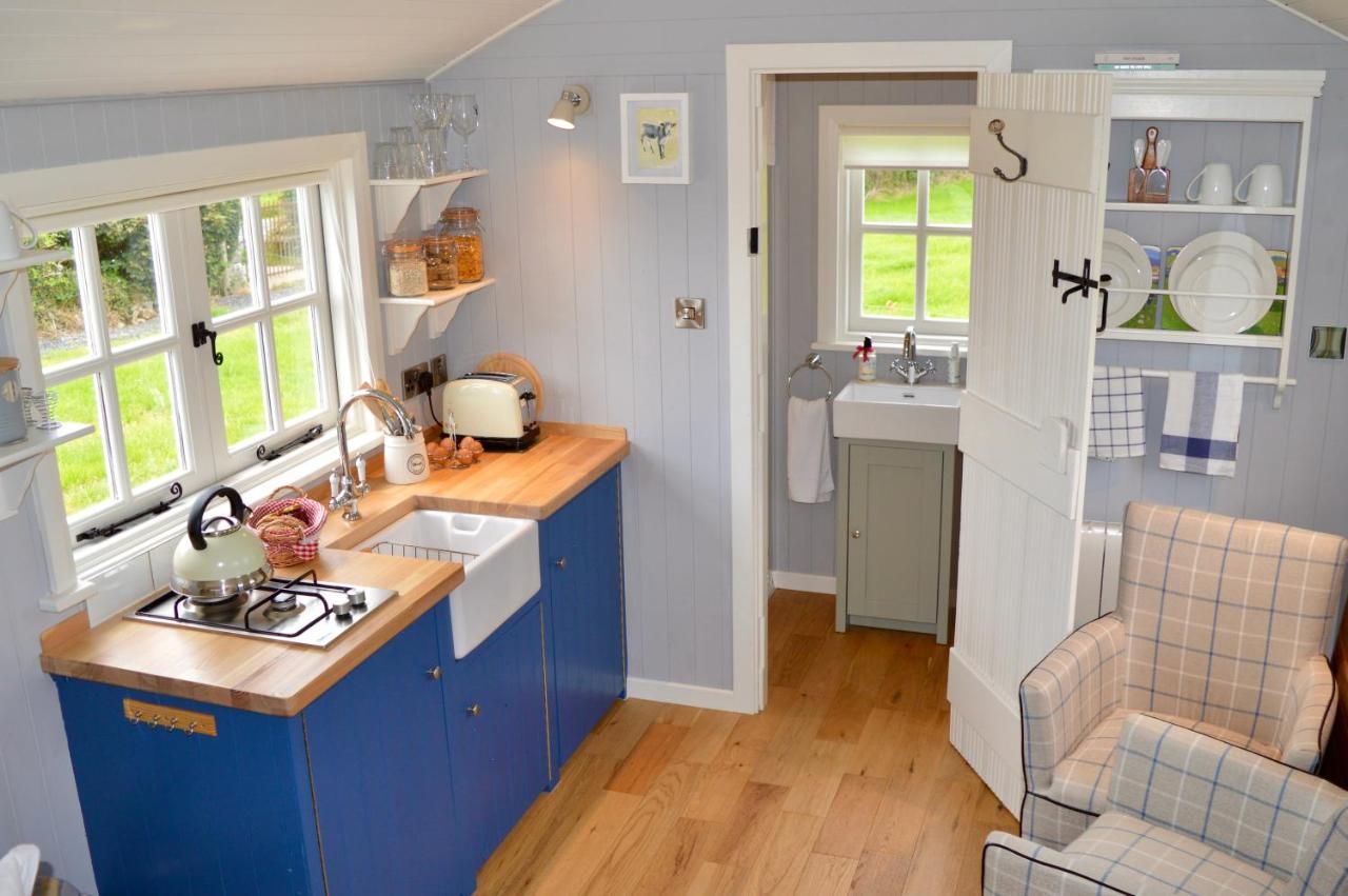 הוילה קאבן Sheelin Huts Blue, Hot-Tub Available From 1St April Until 1St November מראה חיצוני תמונה
